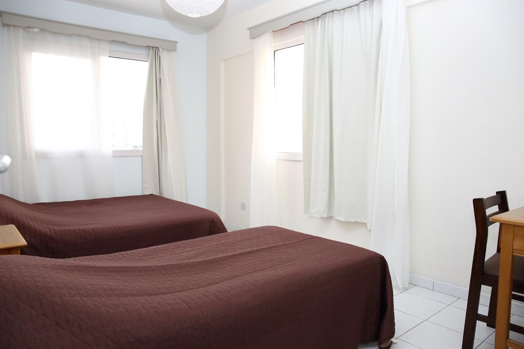 Alora Apartments Larnaca Exterior foto