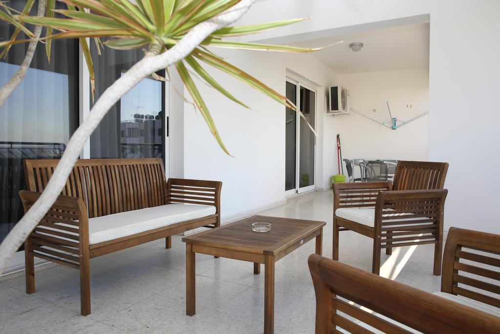 Alora Apartments Larnaca Exterior foto