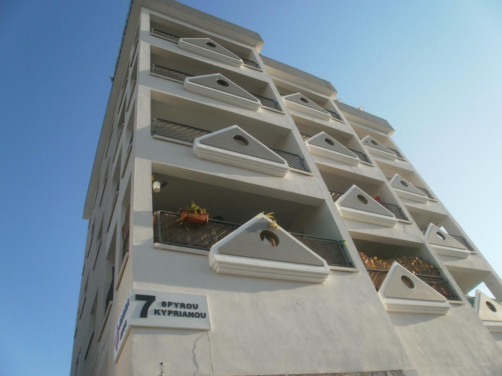 Alora Apartments Larnaca Exterior foto