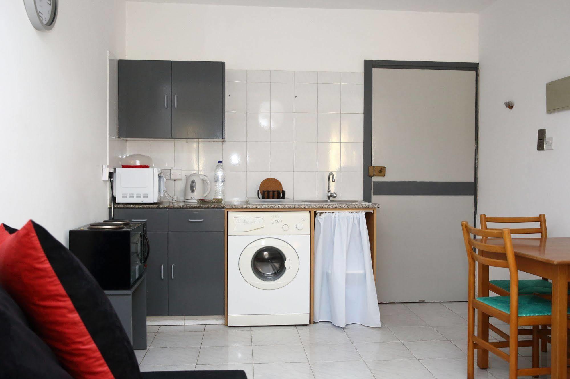 Alora Apartments Larnaca Exterior foto