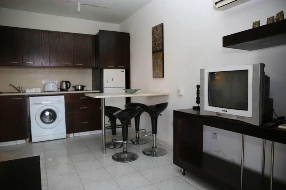 Alora Apartments Larnaca Exterior foto