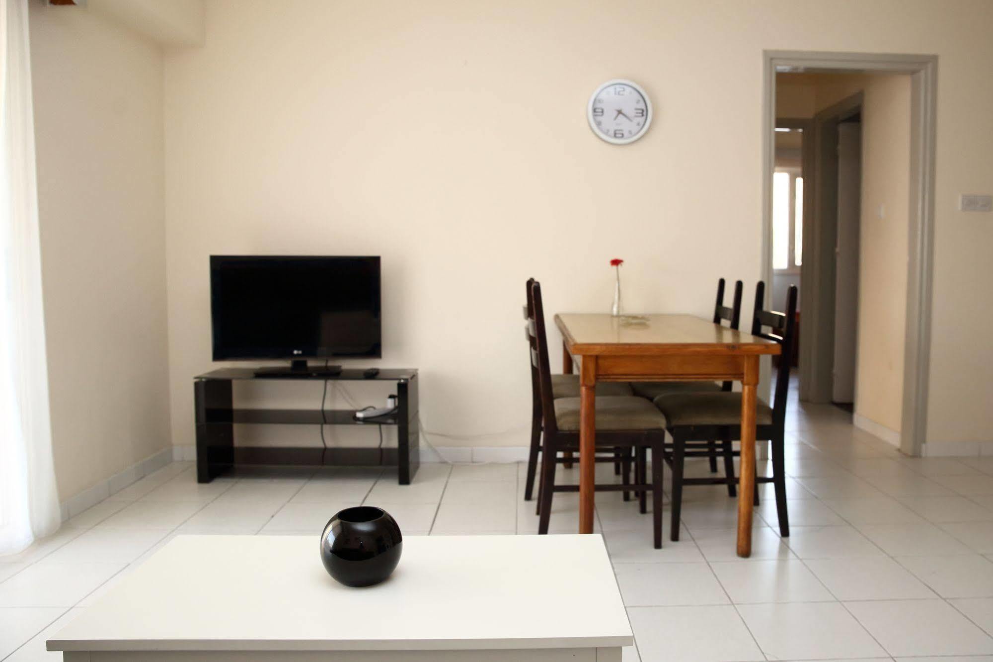 Alora Apartments Larnaca Exterior foto